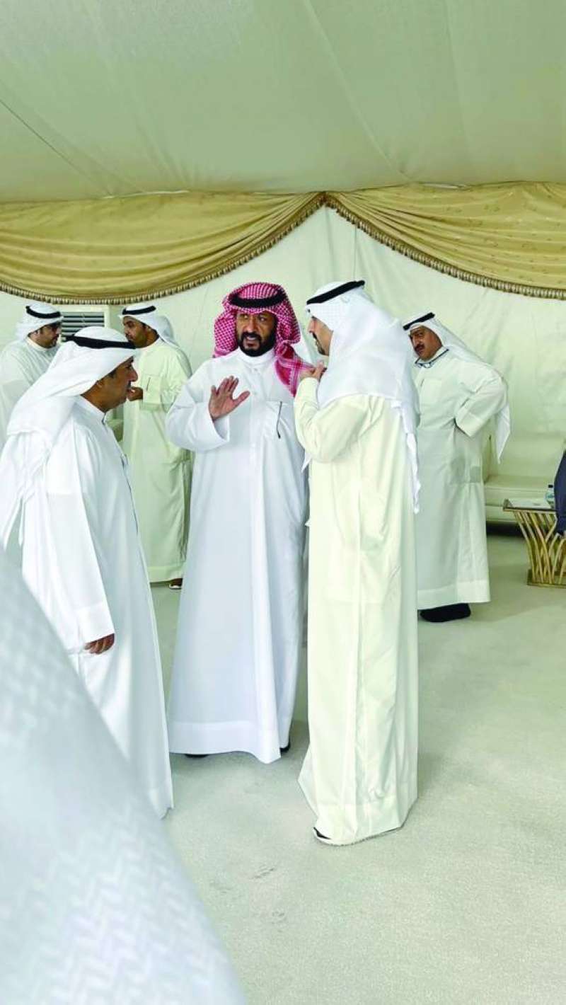 
حوار بين الخالد والساير بحضور الملا
