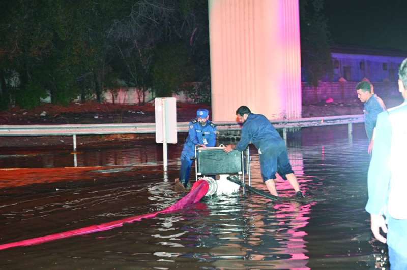 
جهود للإطفاء على طريق جمال عبدالناصر