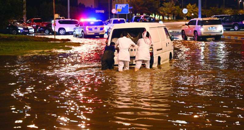
جهود لسحب مركبة في منطقة سعد العبدالله