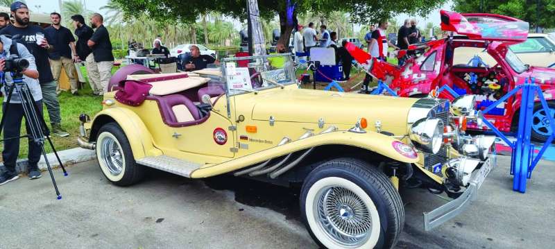 
سيارة كلاسيكية بالمعرض
