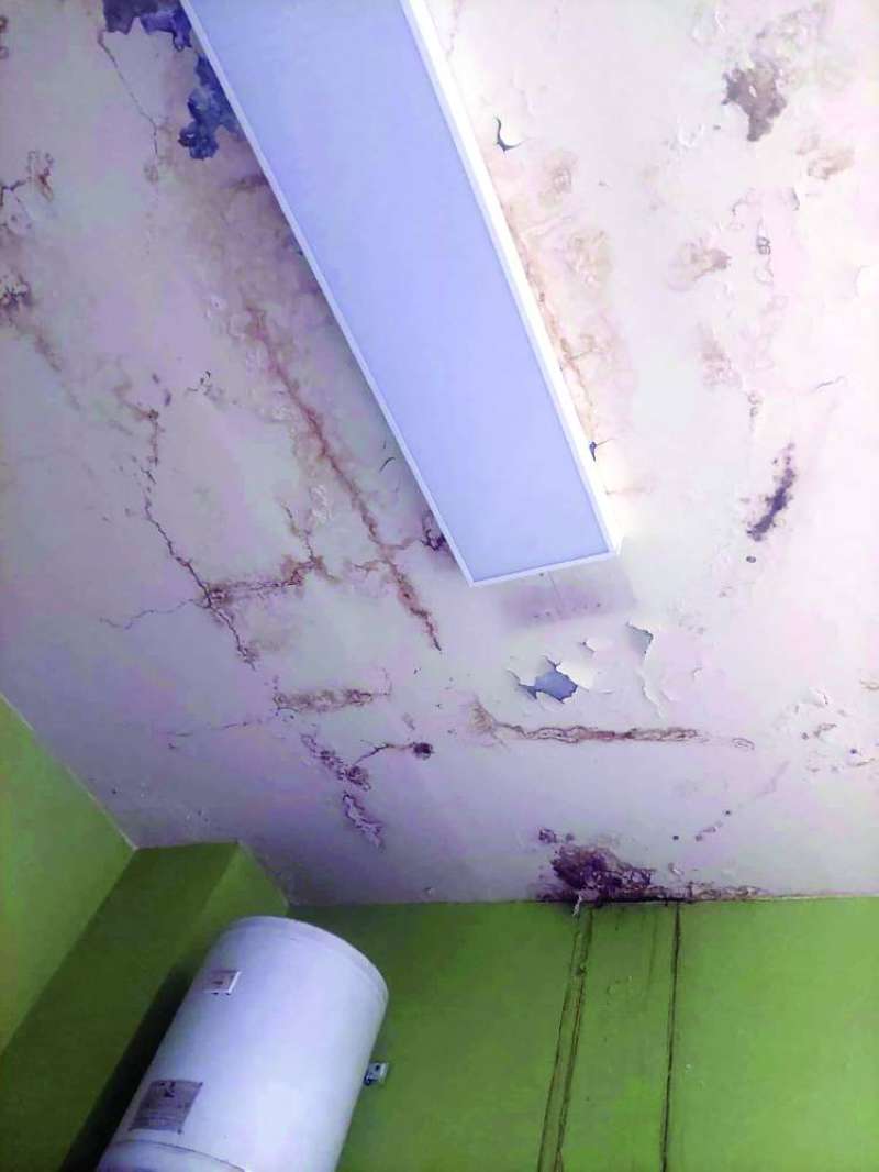 الخرير في المرافق الصحية للمدارس 