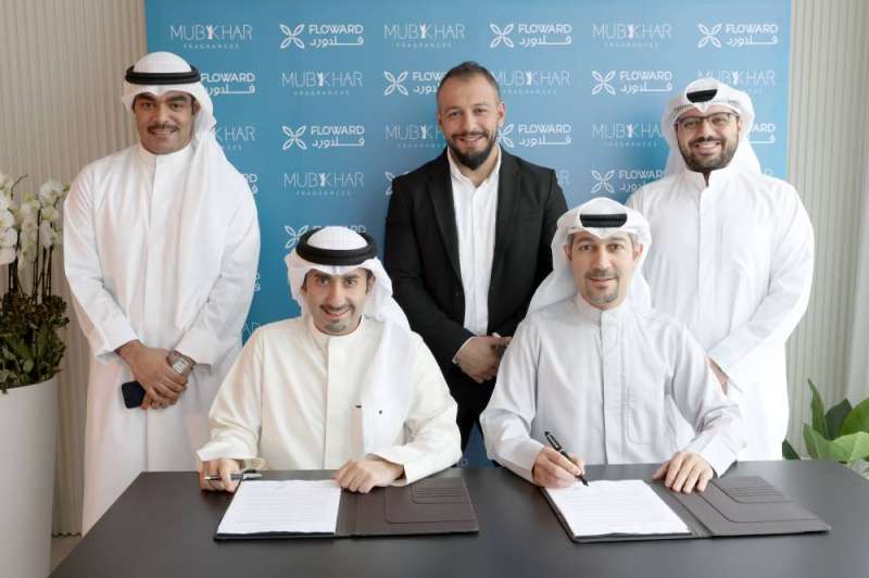 توقيع الاتافقية بين مسؤولي «فلاورد» و«مبخر»