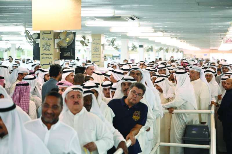 
حشد غفير من المعزين