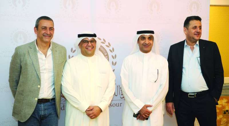 
موظفو دار «ذات السلاسل»
