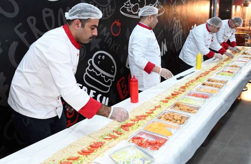 تحضير أطول ساندويش فيليه