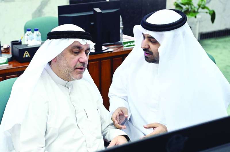 نقاش بين الدكتور حسن كمال وفهد العبدالجادر