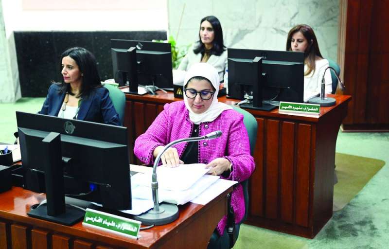 عضوات المجلس أثناء الجلسة
