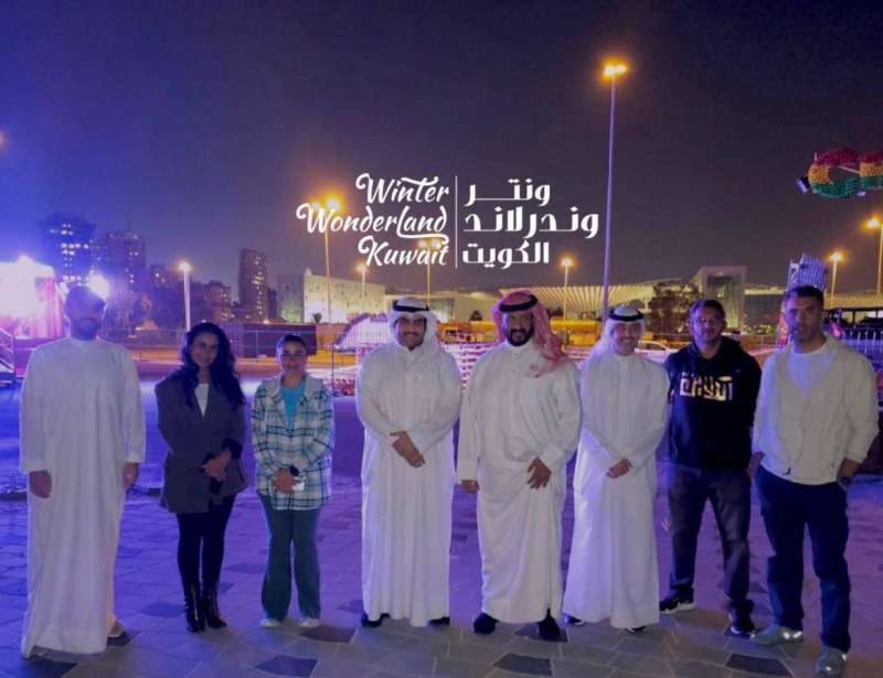 الخالد والرشيد متوسطان عدد من القائمين على المشروع