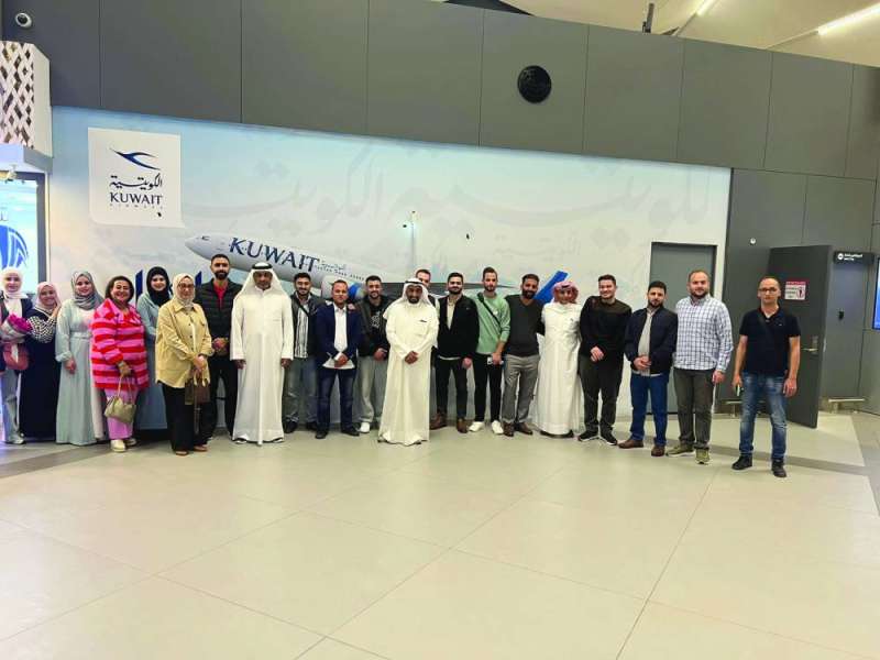 المعلمون الجُدد لدى وصولهم إلى المطار