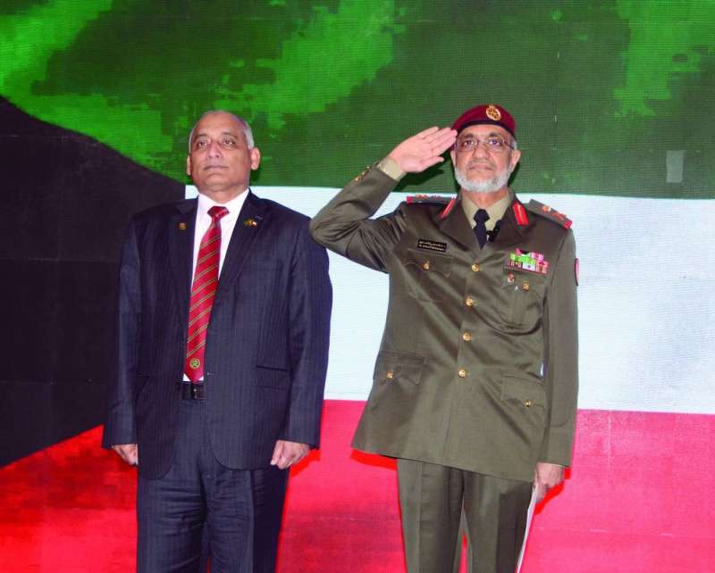 
 اللواء الركن دكتور خالد الكندري مع السفير البنغلاديشي