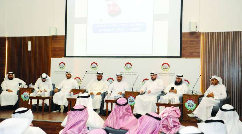 جانب من الندوة	 (تصوير سعود سالم)
