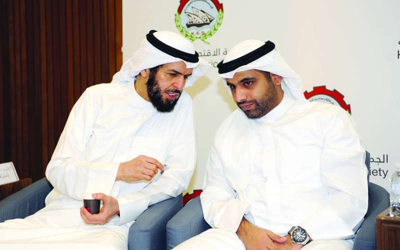 حديث جانبي بين الدمخي والمحري