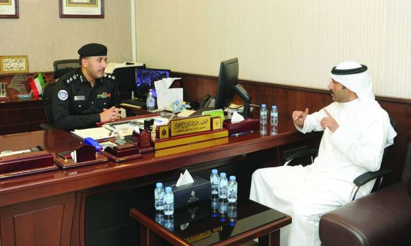 العقيد العمهوج يتحدّث للزميل نايف كريم
