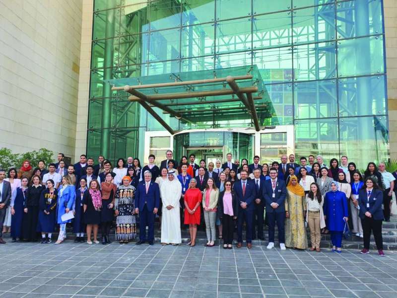 صورة جماعية للمشاركين في مبادرة «السفراء الشباب»