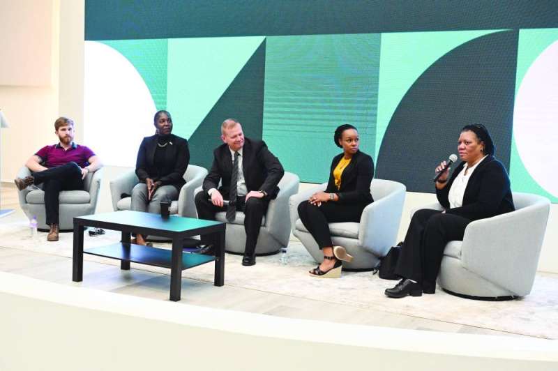 
فريق الجيش والسفارة الأميركية خلال الجلسة الحوارية	 (تصوير أسعد عبدالله)
