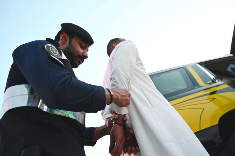 توقيف أحد المطلوبين	 (تصوير أسعد عبدالله) 