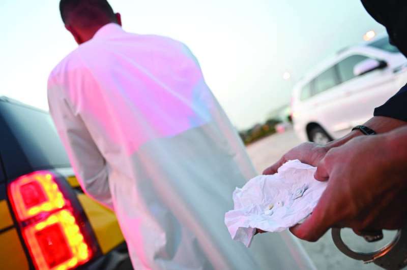 ممنوعات مع أحد المضبوطين