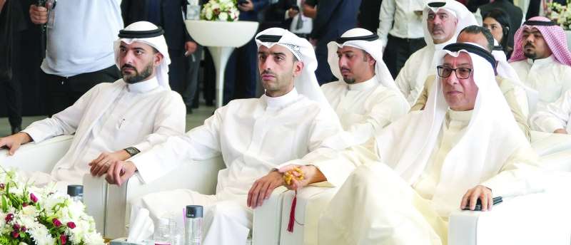 عادل الغانم في مقدم الحضور
