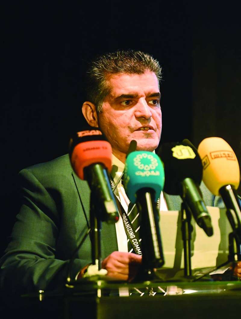 
العتيبي ملقياً كلمته في المؤتمر