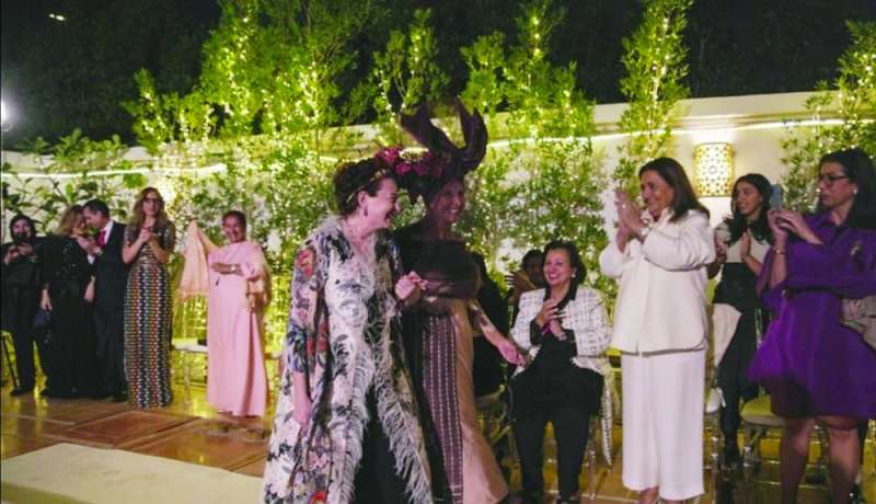 سعادة بعرض الأزياء 