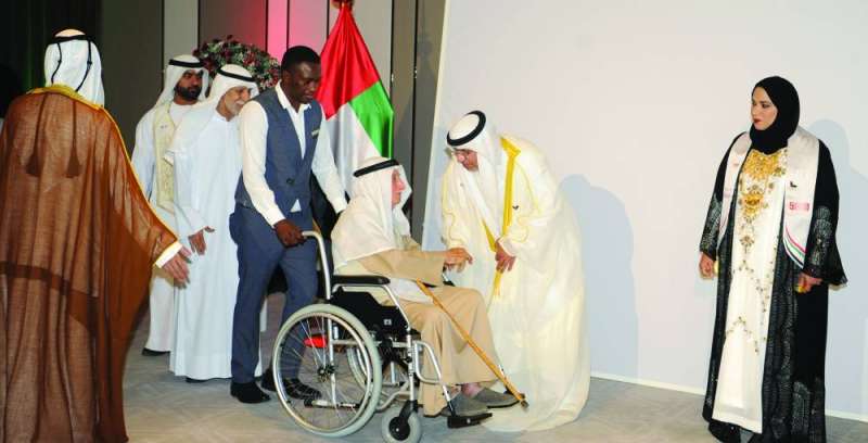 
السفير النيادي مستقبلاً المهنئين