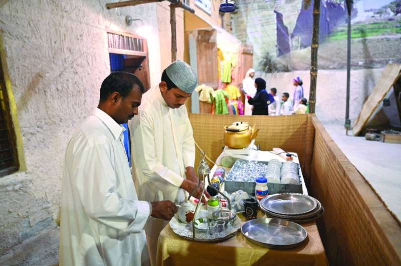 
الضيافة حاضرة في بيت العثمان	 (تصوير أسعد عبدالله)
