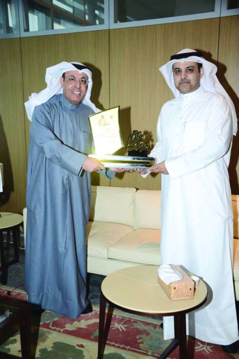 
تكريم الوكيل القانوني السابق في «التربية»
