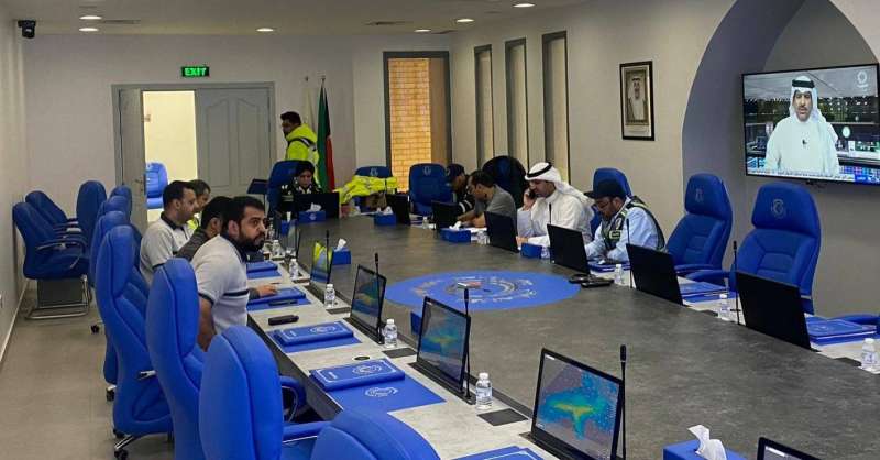 وكيلة وزارة الأشغال تتابع الحالة المطرية من غرفة العمليات 
 