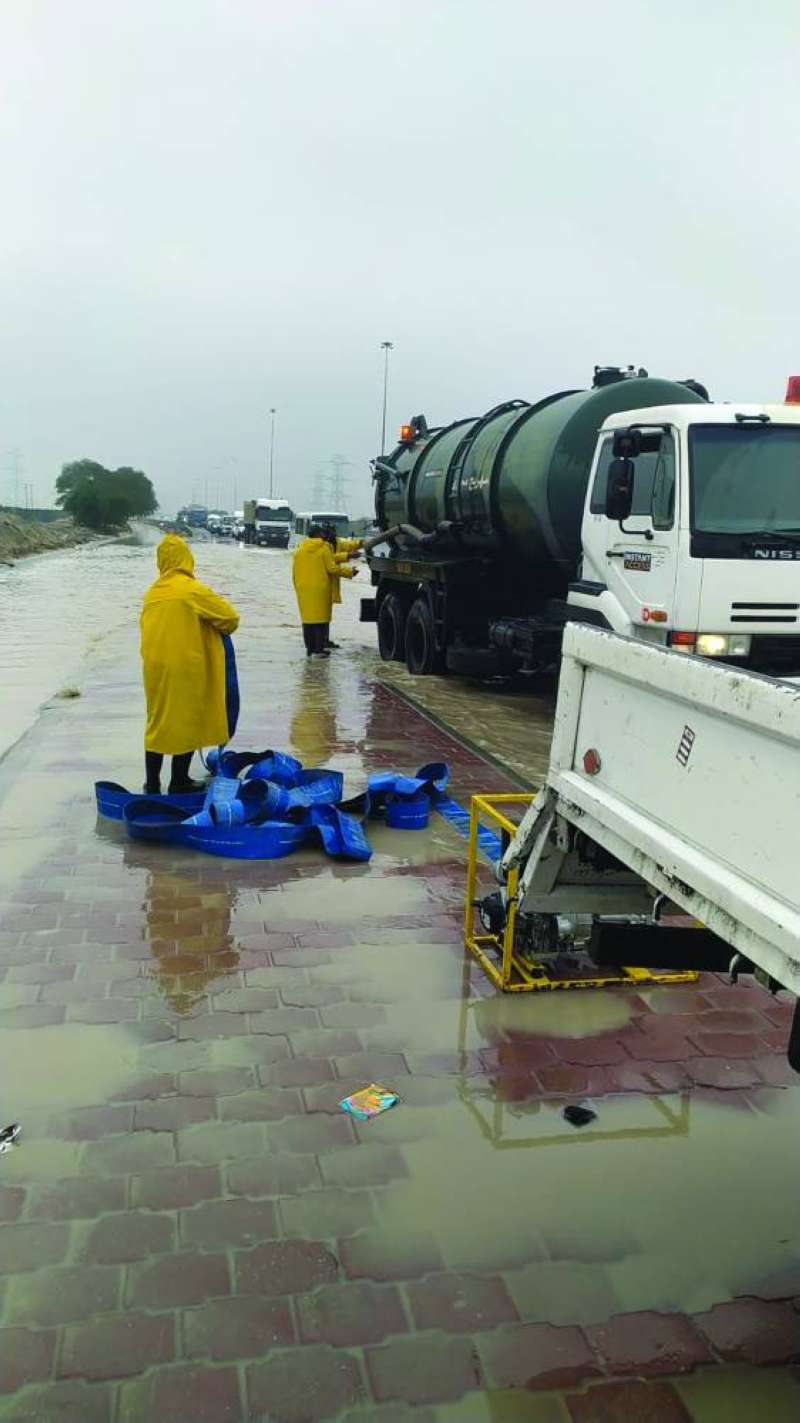 تناكر لسحب المياه المتجمعة