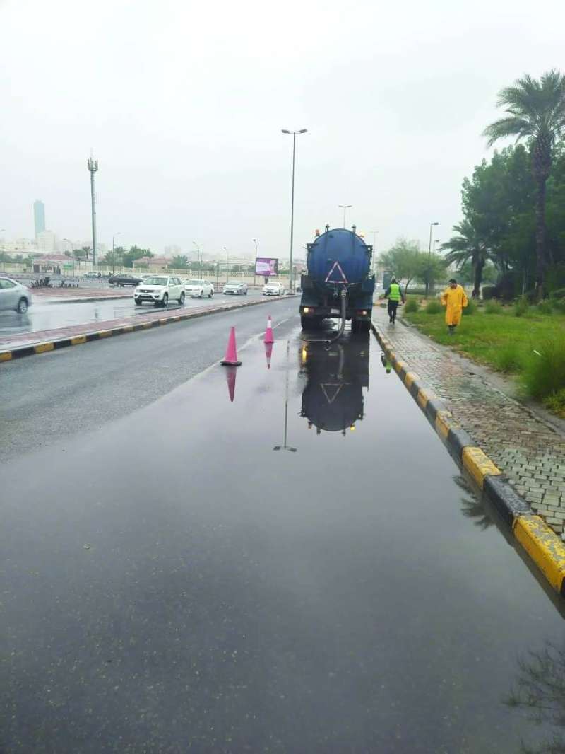 انتشار فرق الطوارئ لوزارة الأشغال وهيئة الطرق