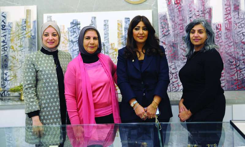 أشكناني إلى جانب نادية الحربي ومها البغلي 