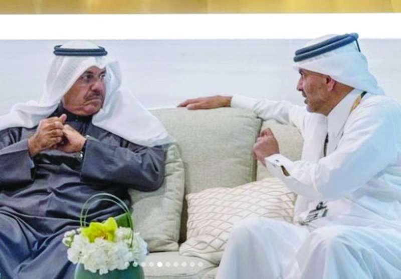 رئيس الوزراء خلال لقائه الشيخ خالد بن خليفة