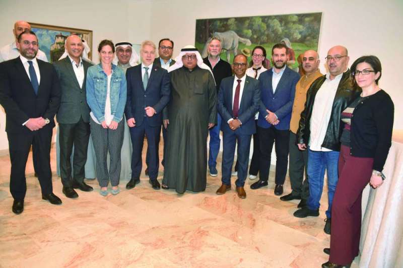 
السفير بالميللي والمحاضرة كابدر وعدد من الإعلاميين وطاقم السفارة