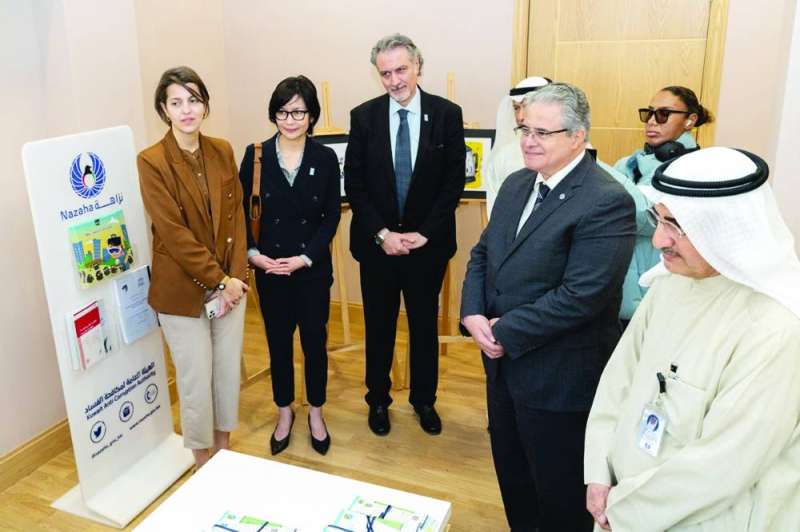 جانب من المعرض على هامش المنتدى
