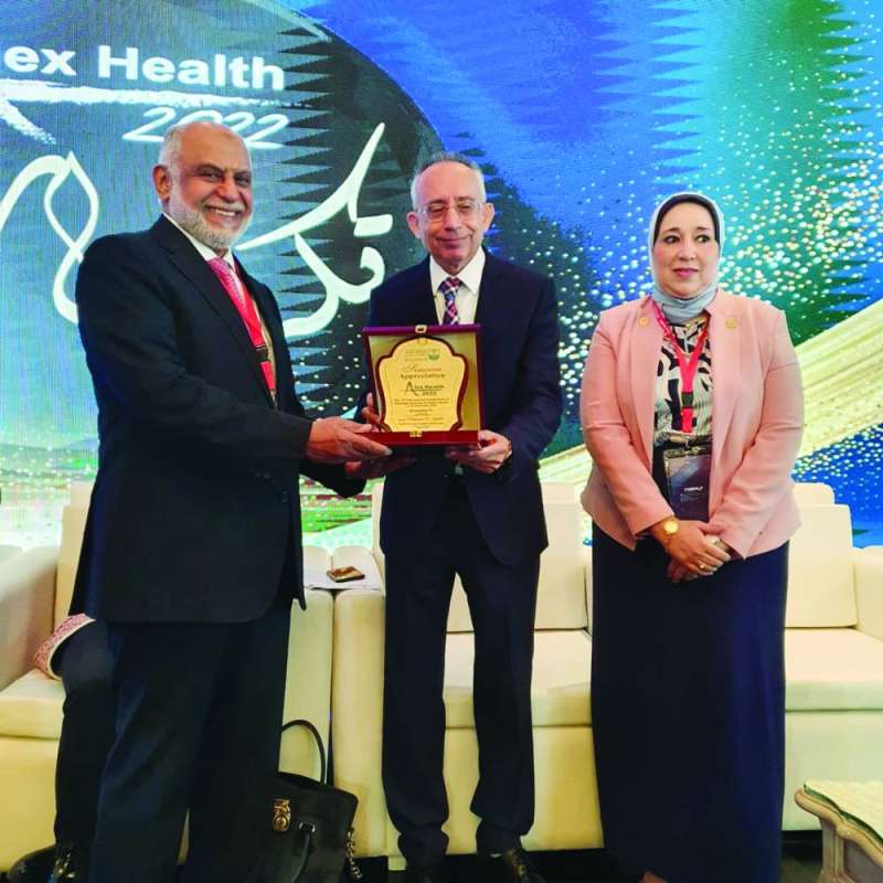 
تكريم الجارالله في المؤتمر العالمي للصحة الرقمية بالإسكندرية