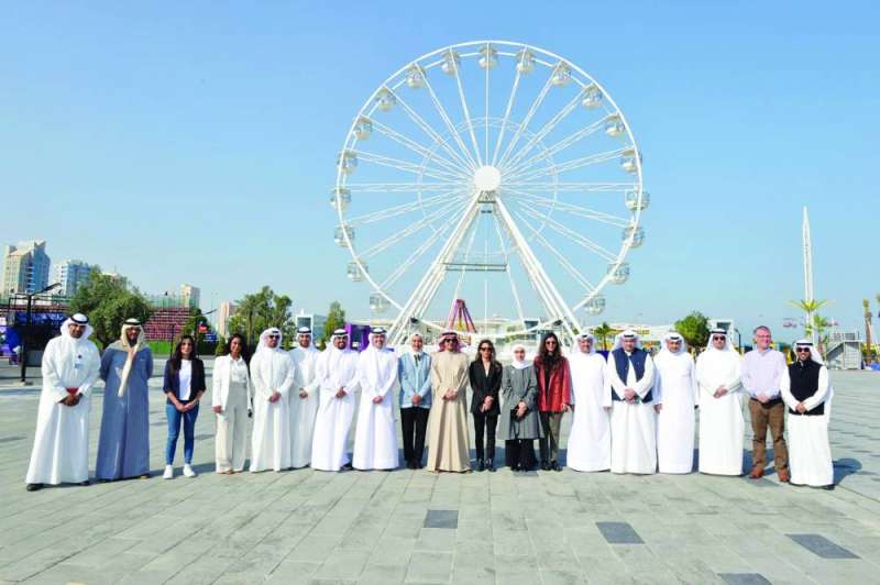 لقطة جماعية للمنظمين والرعاة في موقع المشروع