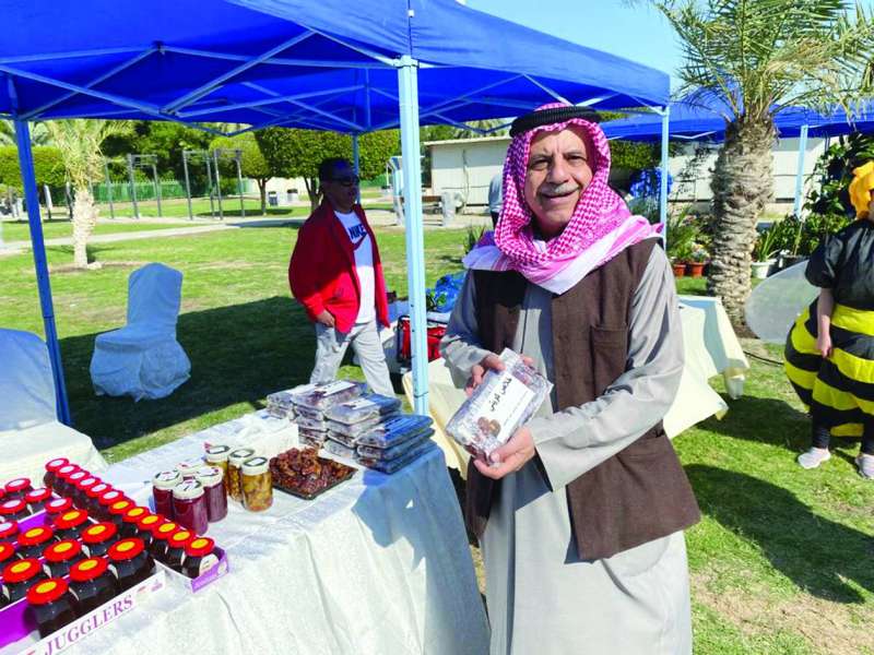 
صلاح الجاسم يعرض منتجاته الوطنية