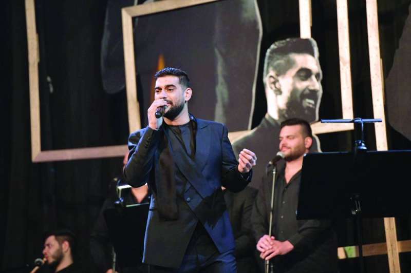 آدم أطرب الجمهور 