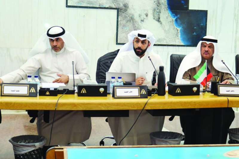 
من اجتماع لجنة محافظة الأحمدي