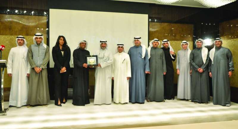 ممثلو «الإعلام» والجمعية الكويتية للمهرجانات واتحاد مكاتب السفر خلال الحفل