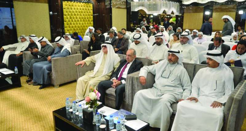 جانب من الحضور خلال حفل التوقيع