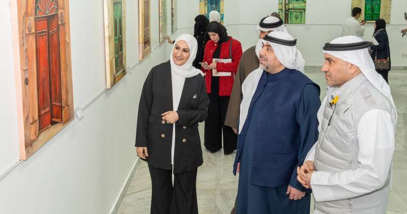 الاستماع الى شرح عن احدى اللوحات	