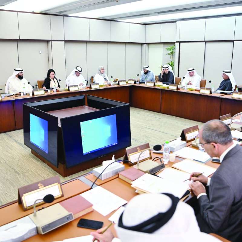 
من اجتماع اللجنة المالية أمس بحضور وكيلة وزارة المالية
