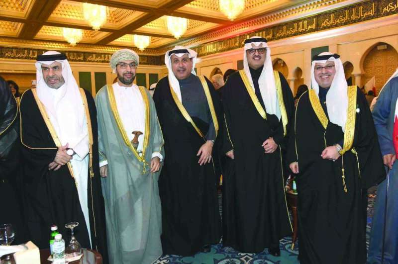 
الشيخ حمد جابر العلي يتوسط سفراء السعودية والبحرين وعمان وقطر