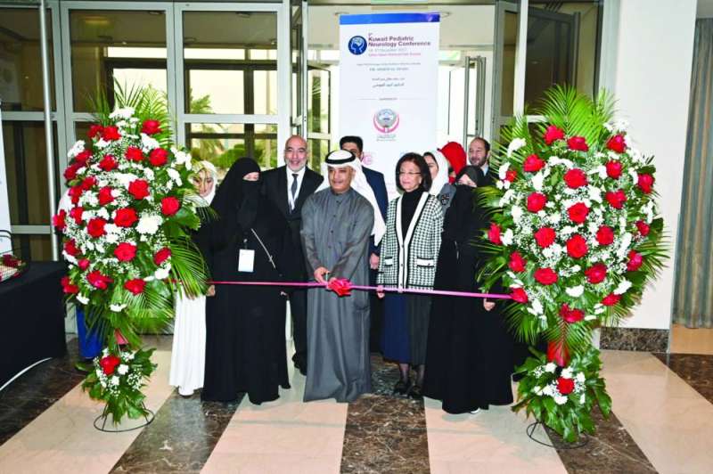 
قص شريط افتتاح المؤتمر
