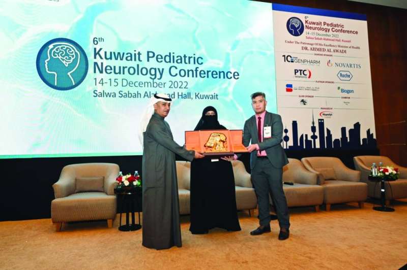  تكريم أحد المشاركين 