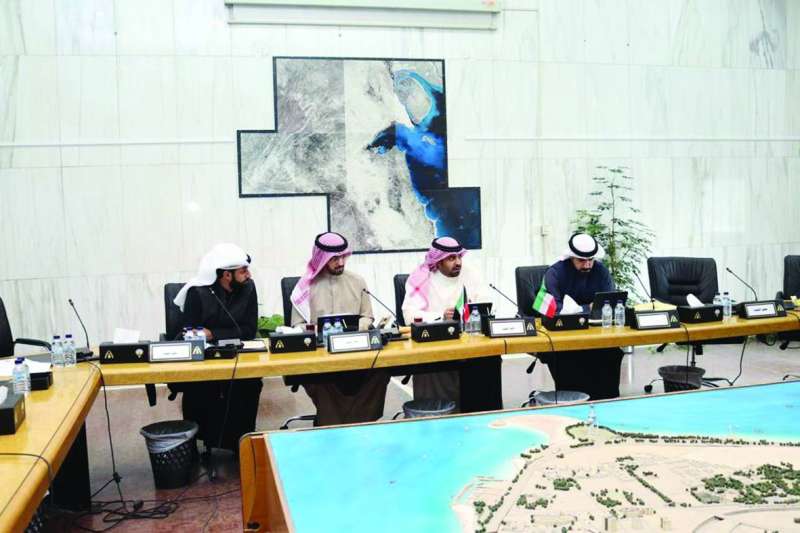 
جانب من اجتماع اللجنة المالية والقانونية