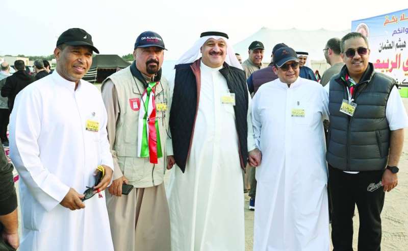 وزير الصحة مع بعض المشاركين