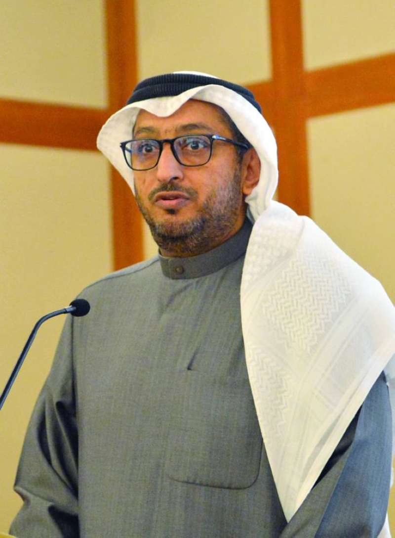 
الحسيني ملقياً كلمته 