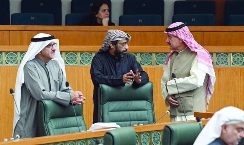 
حديث بين عيسى الكندري والوسمي بحضور أبل
